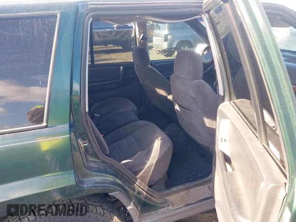 ✅ 1996 Jeep Grand Cherokee Laredo • VIN: 1J4GZ58Y4TC282507 • Lot: 43821297. Wystawiony na IAAI z przebiegiem 240 772 mil. Bezpłatny archiwum sprzedaży aukcyjnych z USA i szczegółowy raport historii pojazdu na DreamBid. Zdjęcie 8.