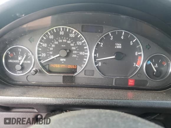 ✅ 2001 BMW Z3 2.5 • VIN: WBACN33441LK46402 • Lot: 57974785. Wystawiony na Copart z przebiegiem 142 661 mil. Bezpłatny archiwum sprzedaży aukcyjnych z USA i szczegółowy raport historii pojazdu na DreamBid. Zdjęcie 9.