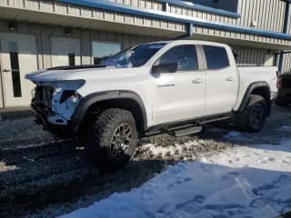 ✅ 2023 Chevrolet Colorado 4WD ZR2 • VIN: 1GCPTFEK3P1226184 • Лот: 41410115. Опубликован ранее на Copart с пробегом 8 669 миль. Бесплатный доступ к архиву аукционных продаж из США и подробный отчёт об истории автомобиля на DreamBid. Изображение 1.