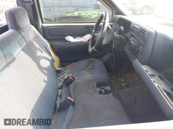 ✅ 1997 Chevrolet S-10 • VIN: 1GCCS14X2V8192082 • Лот: 42674518. Опубликован ранее на IAAI с пробегом 400 945 миль. Бесплатный доступ к архиву аукционных продаж из США и подробный отчёт об истории автомобиля на DreamBid. Изображение 8.