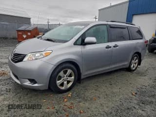 ✅ 2013 Toyota Sienna L • VIN: 5TDZK3DC8DS336697 • Lot: 94212395. Listed on Copart with 186,984 mi. Free auction sales archive from the USA and detailed vehicle history report at DreamBid. Image 1.