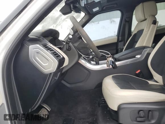 ✅ 2021 Land Rover Range Rover Sport HST • VIN: SALWS2RU5MA755546 • Lot: 45154405. Wystawiony na Copart z przebiegiem 44 813 mil. Bezpłatny archiwum sprzedaży aukcyjnych z USA i szczegółowy raport historii pojazdu na DreamBid. Zdjęcie 7.