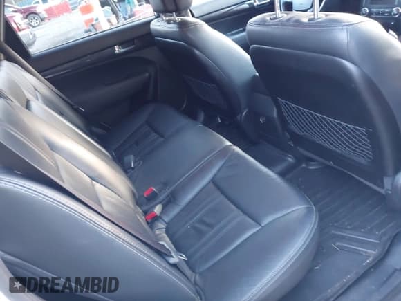 ✅ 2013 Kia Sorento EX • VIN: 5XYKU4A61DG335761 • Lot: 43768425. Listed on IAAI with 164,335 mi. Free auction sales archive from the USA and detailed vehicle history report at DreamBid. Image 8.