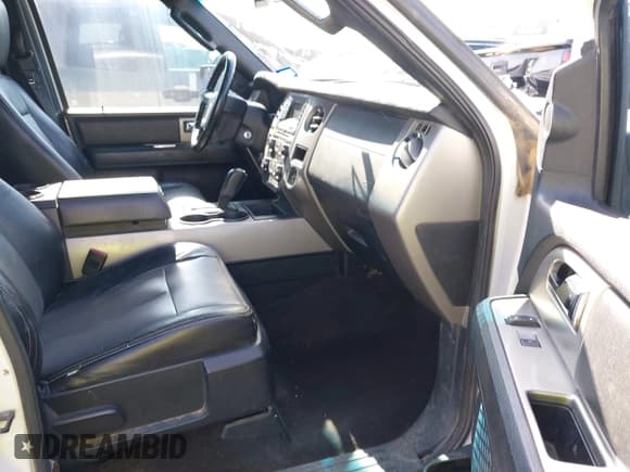 ✅ 2015 Ford Expedition XLT • VIN: 1FMJU1JT9FEF25413 • Lot: 42727561. Wystawiony na IAAI z przebiegiem 193 740 mil. Bezpłatny archiwum sprzedaży aukcyjnych z USA i szczegółowy raport historii pojazdu na DreamBid. Zdjęcie 5.