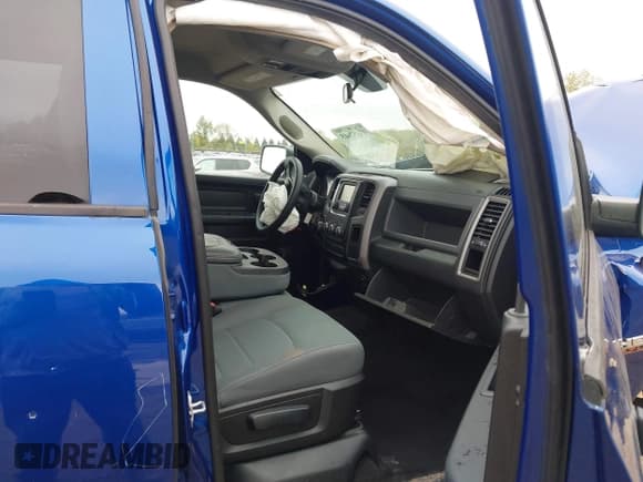 ✅ 2017 Ram 1500 Express • VIN: 1C6RR6KT7HS696158 • Lot: 43452645. Wystawiony na IAAI z przebiegiem 44 944 mil. Bezpłatny archiwum sprzedaży aukcyjnych z USA i szczegółowy raport historii pojazdu na DreamBid. Zdjęcie 5.