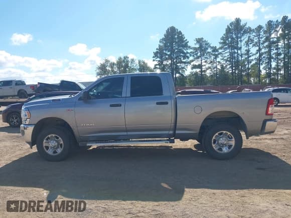 ✅ 2022 Ram 2500 Tradesman • VIN: 3C6UR5CJXNG251224 • Lot: 43541750. Wystawiony na IAAI z przebiegiem 167 400 mil. Bezpłatny archiwum sprzedaży aukcyjnych z USA i szczegółowy raport historii pojazdu na DreamBid. Zdjęcie 14.