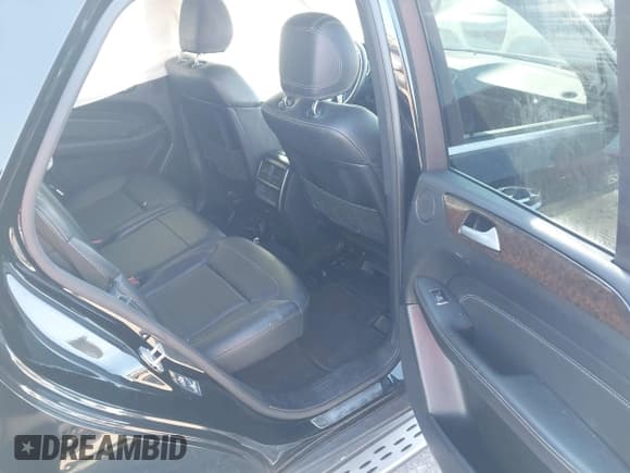 ✅ 2014 Mercedes-Benz M 350 • VIN: 4JGDA2EB0EA286014 • Lot: 43904875. Wystawiony na IAAI z przebiegiem 183 664 mil. Bezpłatny archiwum sprzedaży aukcyjnych z USA i szczegółowy raport historii pojazdu na DreamBid. Zdjęcie 8.