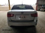 ✅ 2010 Kia Forte LX • VIN: KNAFT4A26A5286575 • Лот: 80211475. Опубликован ранее на Copart с пробегом 171 522 миль. Бесплатный доступ к архиву аукционных продаж из США и подробный отчёт об истории автомобиля на DreamBid. Изображение 6.