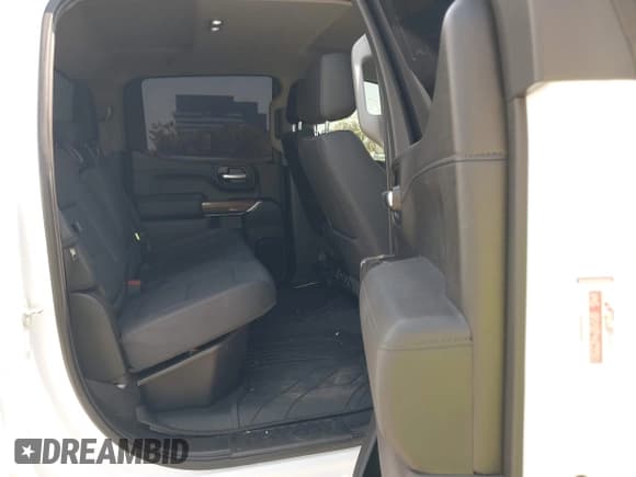 ✅ 2019 Chevrolet Silverado 1500 RST • VIN: 3GCUYEED7KG236968 • Lot: 42543171. Wystawiony na IAAI z przebiegiem 91 245 mil. Bezpłatny archiwum sprzedaży aukcyjnych z USA i szczegółowy raport historii pojazdu na DreamBid. Zdjęcie 8.