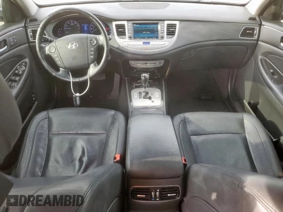 ✅ 2013 Hyundai Genesis 3.8L • VIN: KMHGC4DD8DU227327 • Lot: 61156535. Wystawiony na Copart z przebiegiem 78 659 mil. Bezpłatny archiwum sprzedaży aukcyjnych z USA i szczegółowy raport historii pojazdu na DreamBid. Zdjęcie 8.