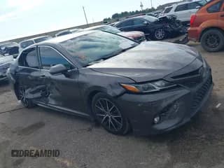 ✅ 2018 Toyota Camry XLE • VIN: 4T1B11HK2JU658149 • Лот: 43544385. Опубликован ранее на IAAI с пробегом 175 629 миль. Бесплатный доступ к архиву аукционных продаж из США и подробный отчёт об истории автомобиля на DreamBid. Изображение 1.