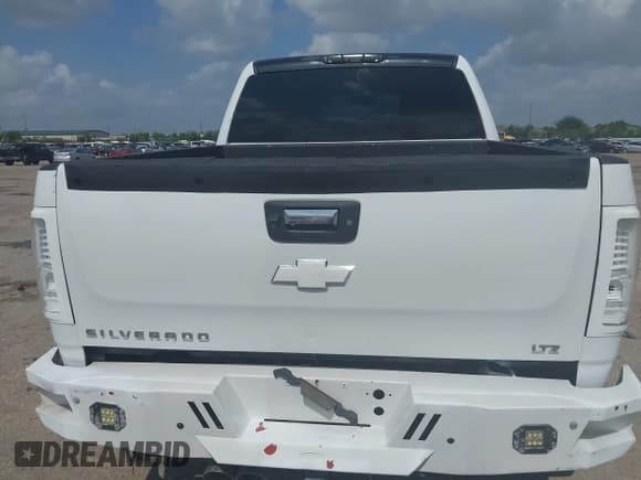 ✅ 2013 Chevrolet Silverado 1500 LTZ • VIN: 3GCUKTE29DG143201 • Lot: 42438667. Wystawiony na IAAI z przebiegiem 152 535 mil. Bezpłatny archiwum sprzedaży aukcyjnych z USA i szczegółowy raport historii pojazdu na DreamBid. Zdjęcie 16.