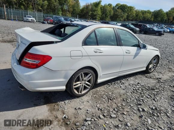 ✅ 2013 Mercedes-Benz C 300 Sport • VIN: WDDGF8AB2DR287781 • Лот: 84990025. Опубликован ранее на Copart с пробегом 148 004 миль. Бесплатный доступ к архиву аукционных продаж из США и подробный отчёт об истории автомобиля на DreamBid. Изображение 3.