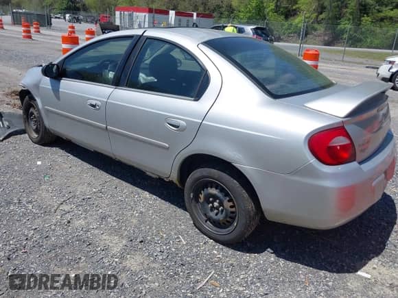 2004 Dodge Neon SXT z VIN 1B3ES56C44D580657, wystawiony jako IAAI lot #42137299 z przebiegiem 138 918 mil mil oraz . Historia ofert i sprzedaży dostępna na DreamBid. Obrazek 3.