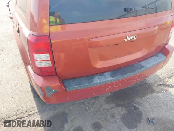 ✅ 2010 Jeep Patriot Latitude • VIN: 1J4NT1GB8AD634848 • Lot: 42666074. Listed on IAAI with 168,847 mi. Free auction sales archive from the USA and detailed vehicle history report at DreamBid. Image 6.