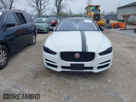 ✅ 2018 Jaguar XE 25t Premium • VIN: SAJAJ4FX2JCP24495 • Lot: 42012542. Wystawiony na IAAI z przebiegiem 97 506 mil. Bezpłatny archiwum sprzedaży aukcyjnych z USA i szczegółowy raport historii pojazdu na DreamBid. Zdjęcie 12.