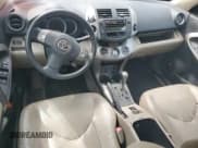 ✅ 2007 Toyota RAV4 Limited • VIN: JTMBK31V276018442 • Lot: 63132975. Wystawiony na Copart z przebiegiem 178 740 mil. Bezpłatny archiwum sprzedaży aukcyjnych z USA i szczegółowy raport historii pojazdu na DreamBid. Zdjęcie 8.