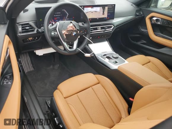 ✅ 2024 BMW 2 Series 230i xDrive • VIN: 3MW33CM07R8E70767 • Lot: 50548465. Wystawiony na Copart z przebiegiem 1 537 mil. Bezpłatny archiwum sprzedaży aukcyjnych z USA i szczegółowy raport historii pojazdu na DreamBid. Zdjęcie 8.