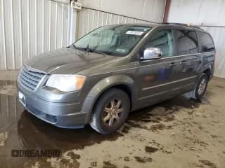 ✅ 2010 Chrysler Town & Country Touring Plus • VIN: 2A4RR8D14AR320910 • Lot: 71674365. Wystawiony na Copart z przebiegiem 209 679 mil. Bezpłatny archiwum sprzedaży aukcyjnych z USA i szczegółowy raport historii pojazdu na DreamBid. Zdjęcie 1.