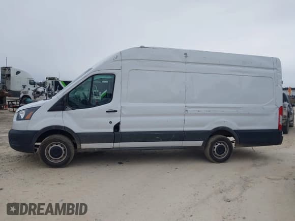 ✅ 2023 Ford Transit Cargo • VIN: 1FTBR3X87PKB82399 • Lot: 41368268. Wystawiony na IAAI z przebiegiem 19 374 mil. Bezpłatny archiwum sprzedaży aukcyjnych z USA i szczegółowy raport historii pojazdu na DreamBid. Zdjęcie 15.