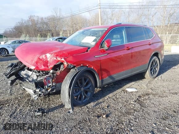 ✅ 2024 Volkswagen Tiguan SE • VIN: 3VVMB7AX6RM061803 • Lot: 43654322. Wystawiony na IAAI z przebiegiem 26 958 mil. Bezpłatny archiwum sprzedaży aukcyjnych z USA i szczegółowy raport historii pojazdu na DreamBid. Zdjęcie 18.