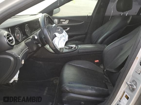 ✅ 2018 Mercedes-Benz E 300 • VIN: WDDZF4JB8JA301565 • Lot: 89869155. Listed on Copart with 93,107 mi. Free auction sales archive from the USA and detailed vehicle history report at DreamBid. Image 7.