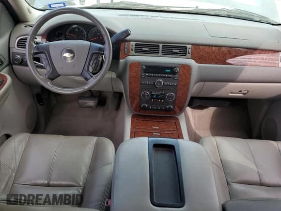 ✅ 2008 Chevrolet Suburban Commercial • VIN: 1GNFC16028R200780 • Lot: 72176334. Wystawiony na Copart z przebiegiem 80 486 mil. Bezpłatny archiwum sprzedaży aukcyjnych z USA i szczegółowy raport historii pojazdu na DreamBid. Zdjęcie 8.