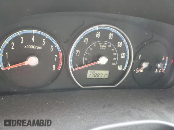 ✅ 2009 Hyundai Santa Fe GLS • VIN: 5NMSG13D69H276978 • Lot: 76225204. Listed on Copart with 178,871 mi. Free auction sales archive from the USA and detailed vehicle history report at DreamBid. Image 9.