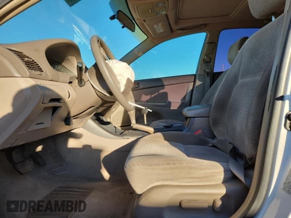 ✅ 2003 Toyota Camry LE • VIN: 4T1BF32K03U057864 • Lot: 89484355. Wystawiony na Copart z przebiegiem 205 753 mil. Bezpłatny archiwum sprzedaży aukcyjnych z USA i szczegółowy raport historii pojazdu na DreamBid. Zdjęcie 7.