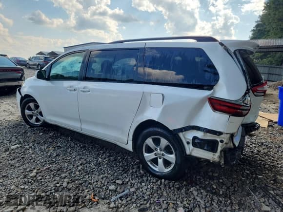 ✅ 2017 Toyota Sienna LE Auto Access Seat • VIN: 5TDKZ3DC7HS781600 • Lot: 70770895. Wystawiony na Copart z przebiegiem 146 070 mil. Bezpłatny archiwum sprzedaży aukcyjnych z USA i szczegółowy raport historii pojazdu na DreamBid. Zdjęcie 2.