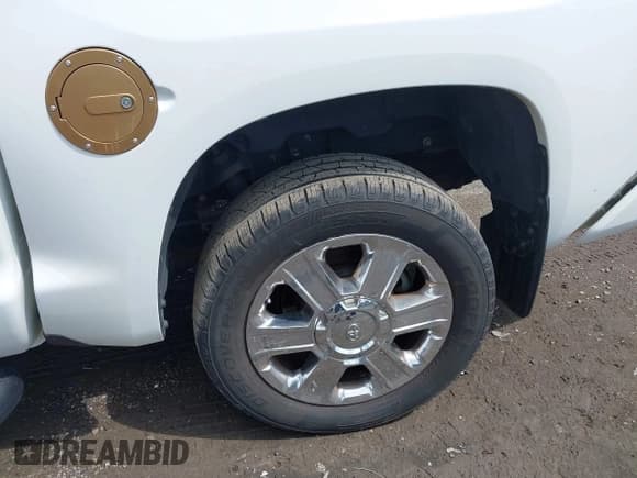 ✅ 2017 Toyota Tundra Platinum • VIN: 5TFAW5F17HX640533 • Lot: 43025984. Listed on IAAI with 98,150 mi. Free auction sales archive from the USA and detailed vehicle history report at DreamBid. Image 19.