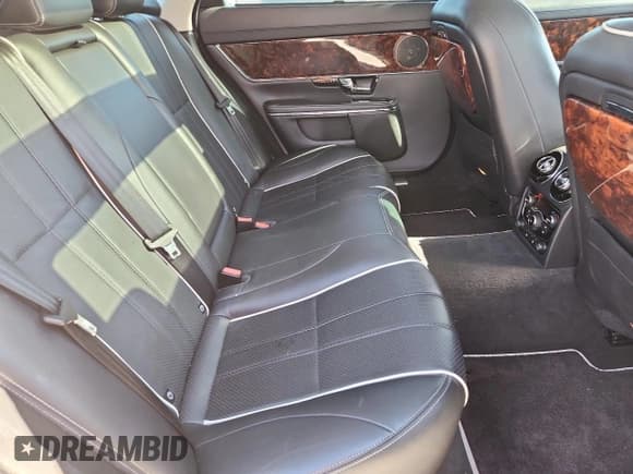 ✅ 2011 Jaguar XJ XJL • VIN: SAJWA2GB6BLV14965 • Lot: 91115555. Listed on Copart with 148,114 mi. Free auction sales archive from the USA and detailed vehicle history report at DreamBid. Image 10.