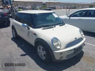 2006 MINI Hardtop с VIN WMWRC33586TK71206, выставлен на аукционе IAAI как лот 42687287 с пробегом 138 086 миль миль и . История ставок и продаж доступна на DreamBid. Изображение 1.