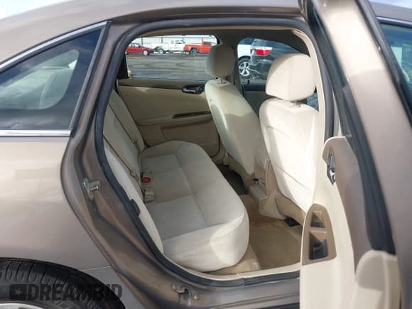 ✅ 2007 Chevrolet Impala LS • VIN: 2G1WB58K079182623 • Lot: 43644328. Listed on IAAI with 147,826 mi. Free auction sales archive from the USA and detailed vehicle history report at DreamBid. Image 8.