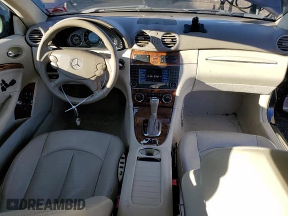 ✅ 2009 Mercedes-Benz CLK 550 • VIN: WDBTK72F89T102254 • Lot: 44022655. Wystawiony na Copart z przebiegiem 45 338 mil. Bezpłatny archiwum sprzedaży aukcyjnych z USA i szczegółowy raport historii pojazdu na DreamBid. Zdjęcie 8.