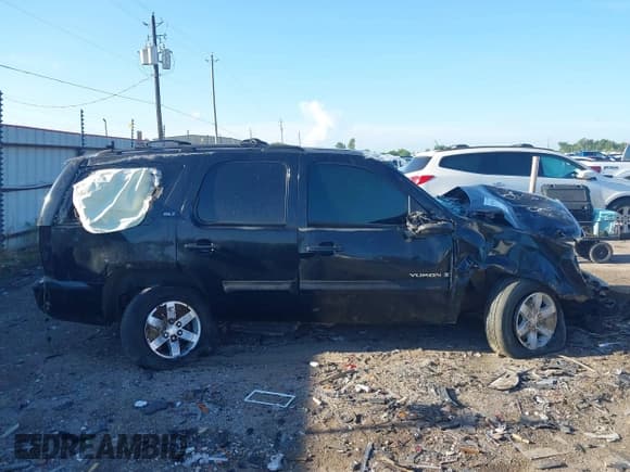 ✅ 2007 GMC Yukon SLT • VIN: 1GKFK13077J140951 • Lot: 42979861. Listed on IAAI with Not provided. Free auction sales archive from the USA and detailed vehicle history report at DreamBid. Image 12.
