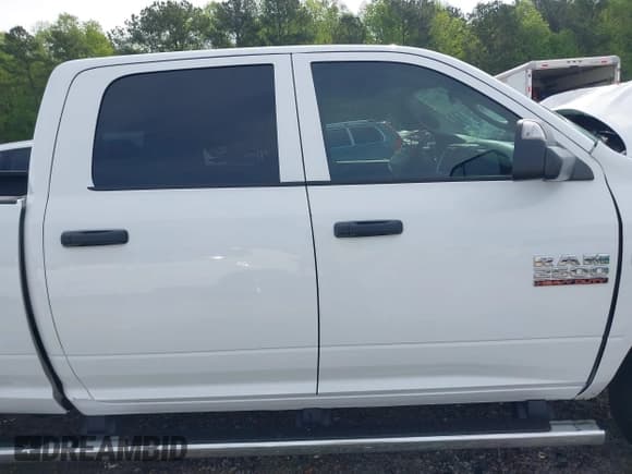 ✅ 2018 Ram 2500 Tradesman • VIN: 3C6UR5CJ3JG300872 • Lot: 42001722. Listed on IAAI with 127,543 mi. Free auction sales archive from the USA and detailed vehicle history report at DreamBid. Image 14.