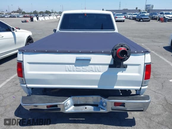 ✅ 1986 Nissan 720 • VIN: JN6ND06S6GW109456 • Lot: 42944828. Wystawiony na IAAI z przebiegiem 137 049 mil. Bezpłatny archiwum sprzedaży aukcyjnych z USA i szczegółowy raport historii pojazdu na DreamBid. Zdjęcie 16.