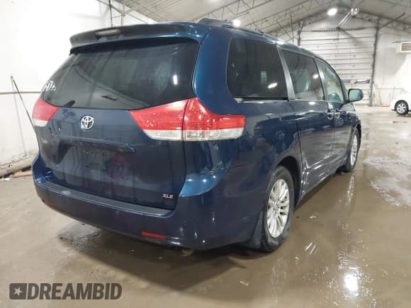 ✅ 2012 Toyota Sienna XLE • VIN: 5TDYK3DC3CS263331 • Lot: 41406914. Listed on IAAI with 135,820 mi. Free auction sales archive from the USA and detailed vehicle history report at DreamBid. Image 4.