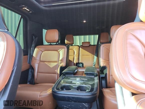 ✅ 2019 Lincoln Navigator Reserve • VIN: 5LMJJ3LT2KEL20606 • Lot: 69802225. Listed on Copart with 129,473 mi. Free auction sales archive from the USA and detailed vehicle history report at DreamBid. Image 10.