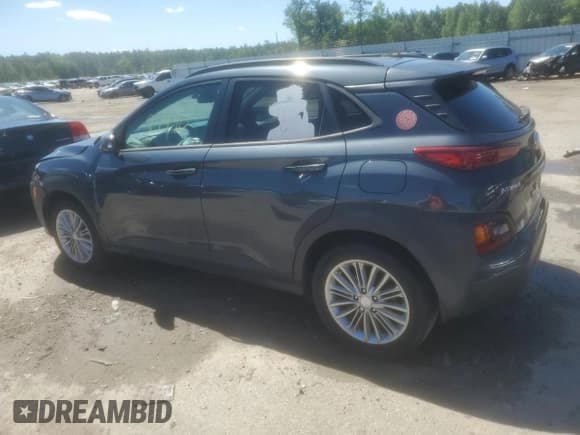 ✅ 2020 Hyundai Kona SEL • VIN: KM8K22AA3LU405347 • Лот: 50469604. Опубликован ранее на Copart с пробегом 27 490 миль. Бесплатный доступ к архиву аукционных продаж из США и подробный отчёт об истории автомобиля на DreamBid. Изображение 2.