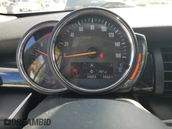 ✅ 2021 MINI Convertible Cooper S • VIN: WMWWJ5C0XM3M13934 • Лот: 86785445. Опубликован ранее на Copart с пробегом 24 063 миль. Бесплатный доступ к архиву аукционных продаж из США и подробный отчёт об истории автомобиля на DreamBid. Изображение 9.