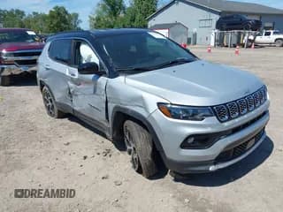✅ 2024 Jeep Compass Limited • VIN: 3C4NJDCN7RT142850 • Lot: 43084962. Wystawiony na IAAI z przebiegiem 7 813 mil. Bezpłatny archiwum sprzedaży aukcyjnych z USA i szczegółowy raport historii pojazdu na DreamBid. Zdjęcie 1.