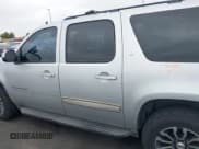 ✅ 2010 Chevrolet Suburban LT • VIN: 1GNUCJE03AR238548 • Lot: 42104596. Listed on IAAI with 153,959 mi. Free auction sales archive from the USA and detailed vehicle history report at DreamBid. Image 14.
