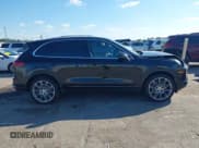 ✅ 2015 Porsche Cayenne S • VIN: WP1AB2A21FLA60112 • Лот: 43400578. Опубликован ранее на IAAI с пробегом 105 617 миль. Бесплатный доступ к архиву аукционных продаж из США и подробный отчёт об истории автомобиля на DreamBid. Изображение 12.