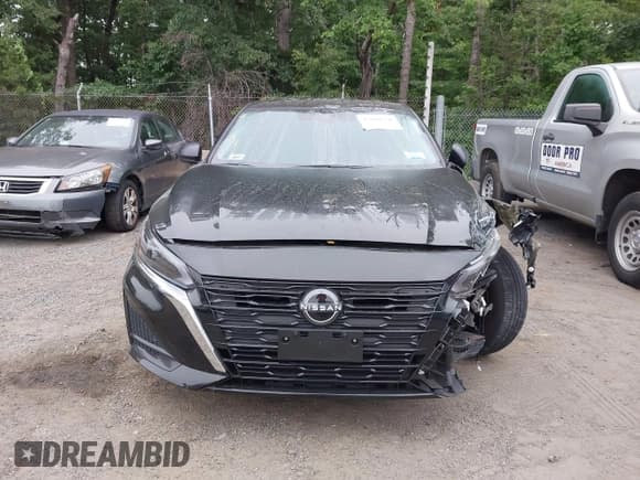 ✅ 2024 Nissan Altima S • VIN: 1N4BL4BV8RN384552 • Lot: 42880720. Wystawiony na IAAI z przebiegiem 27 588 mil. Bezpłatny archiwum sprzedaży aukcyjnych z USA i szczegółowy raport historii pojazdu na DreamBid. Zdjęcie 12.