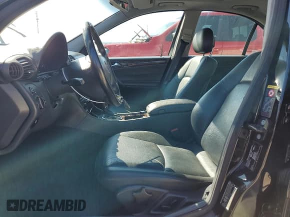 ✅ 2004 Mercedes-Benz C 240 • VIN: WDBRF81J44F441563 • Lot: 43003355. Wystawiony na Copart z przebiegiem 115 333 mil. Bezpłatny archiwum sprzedaży aukcyjnych z USA i szczegółowy raport historii pojazdu na DreamBid. Zdjęcie 7.