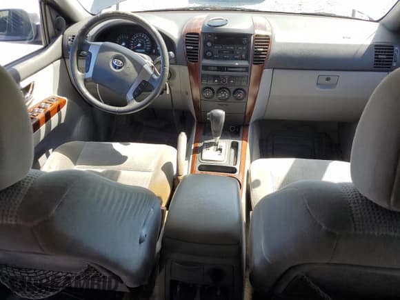 ✅ 2006 Kia Sorento LX • VIN: KNDJD733465647780 • Lot: 68889484. Wystawiony na Copart z przebiegiem 85 257 mil. Bezpłatny archiwum sprzedaży aukcyjnych z USA i szczegółowy raport historii pojazdu na DreamBid. Zdjęcie 8.