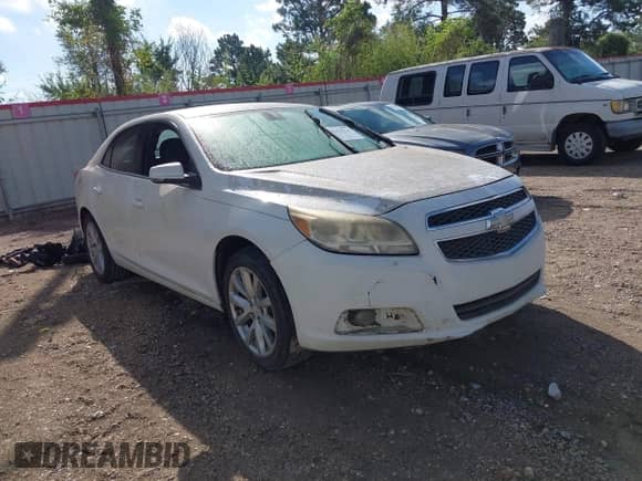 2013 Chevrolet Malibu LT z VIN 1G11E5SA5DF310617, wystawiony jako IAAI lot #43275213 z przebiegiem 249 259 mil mil oraz . Historia ofert i sprzedaży dostępna na DreamBid. Obrazek 1.