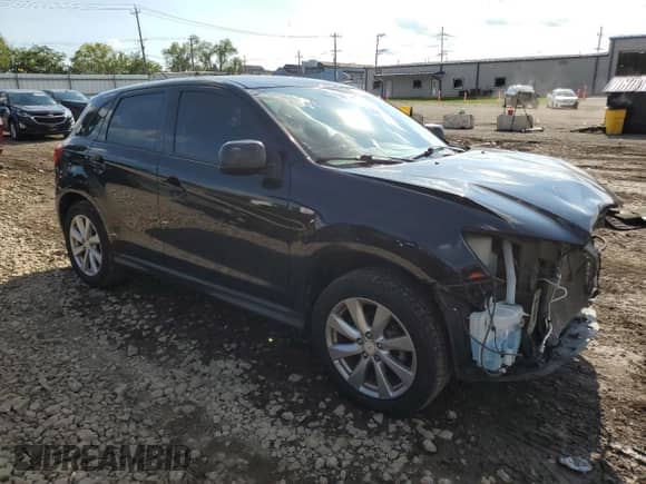 2015 Mitsubishi Outlander ES с VIN 4A4AR3AW5FE053277, выставлен на аукционе Copart как лот 70186775 с пробегом 93 736 миль миль и Списание • Salvage title. История ставок и продаж доступна на DreamBid. Изображение 4.